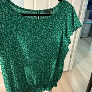 Dainty green floral blouse size xl